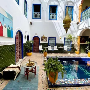 احجز هنا